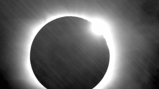 Qué son en realidad las bandas de sombra, el misterioso fenómeno que ocurre antes y después de un eclipse total<em></em>